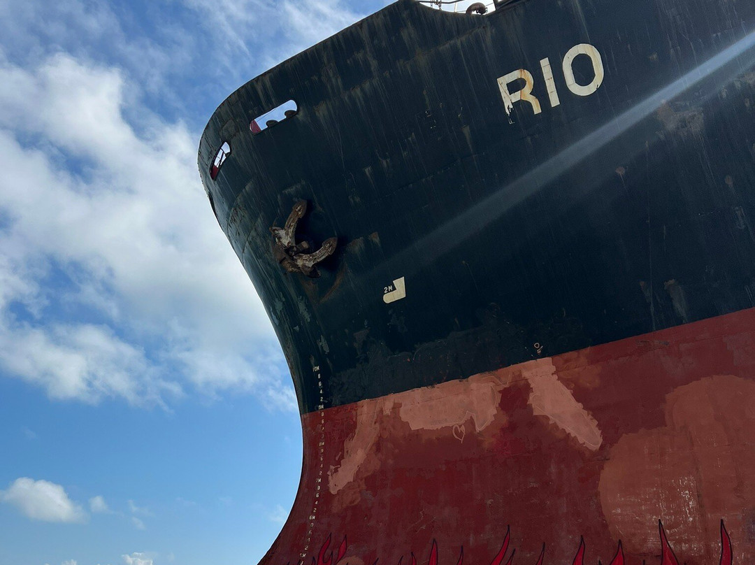 Rio Stranded Cargo Ship景点图片