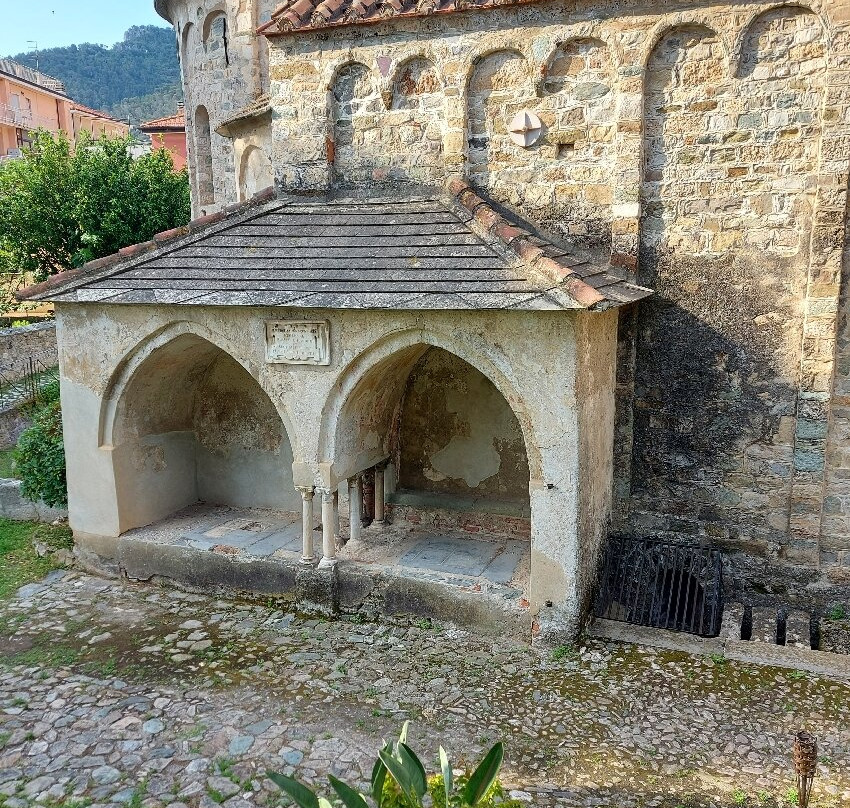 Area Archeologica di San Paragorio景点图片