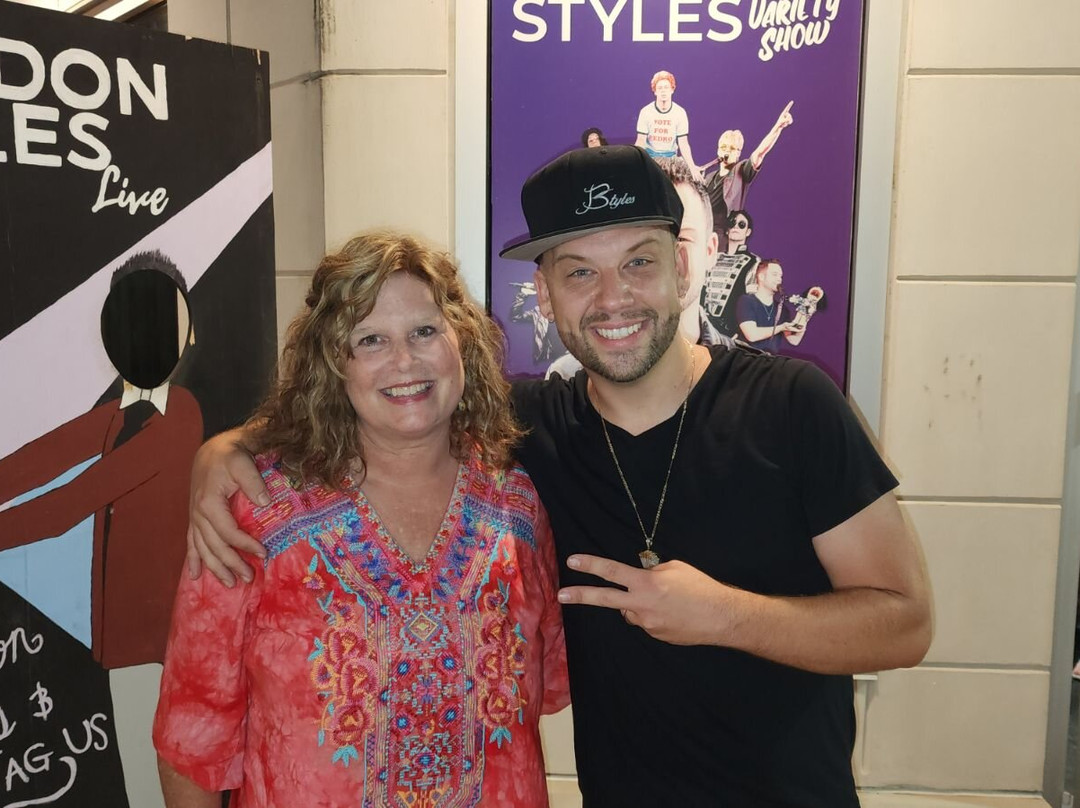 Brandon Styles Live Theater & Magic Shop at OWA-弗利必去景点