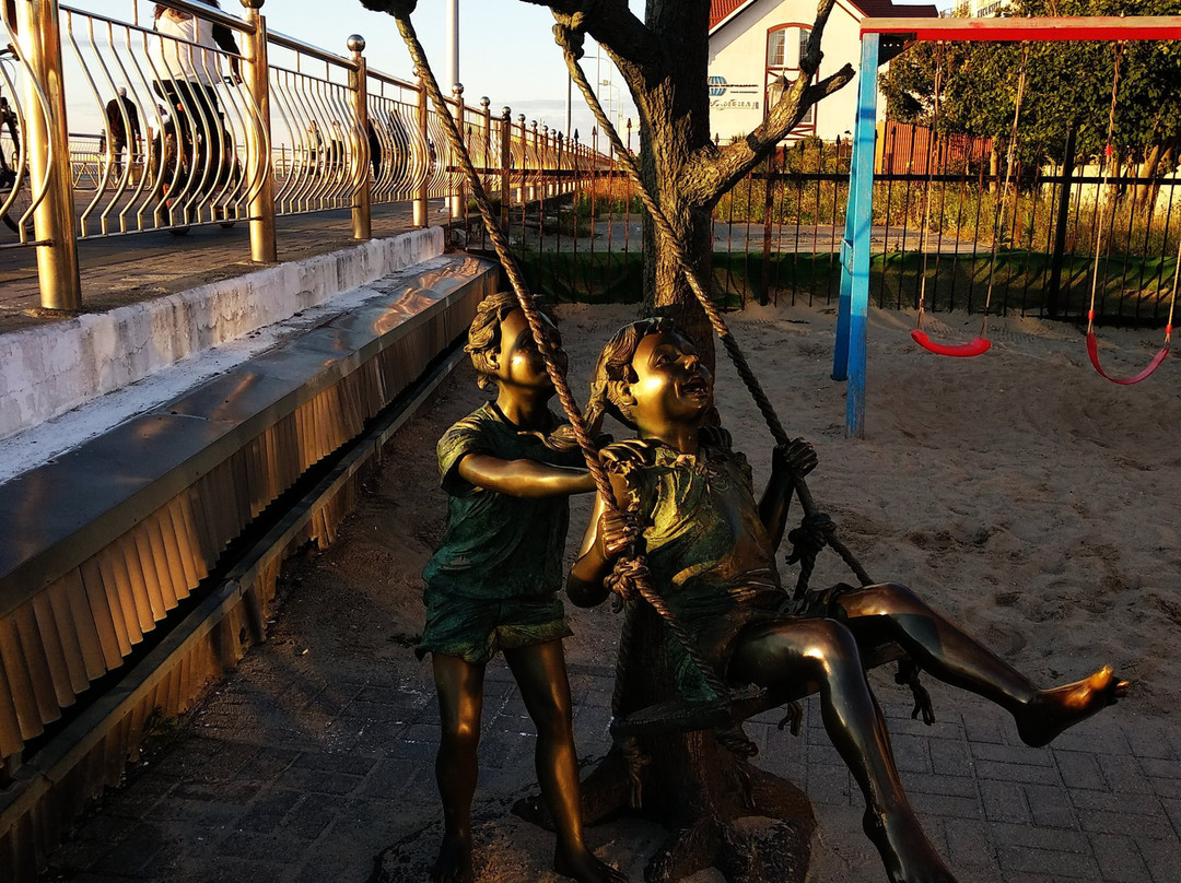 Sculptures of Children at Play景点图片