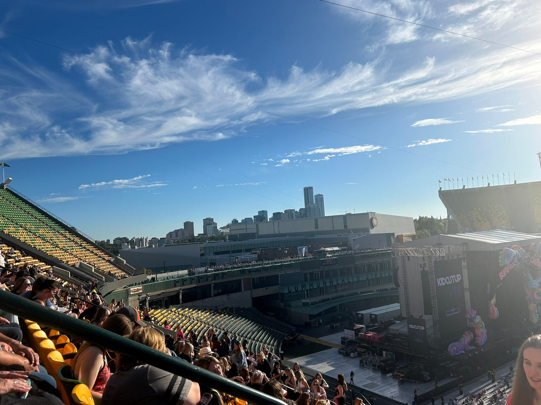 Commonwealth Stadium景点图片