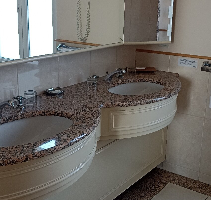 蒂雷尔格林家园酒店主图