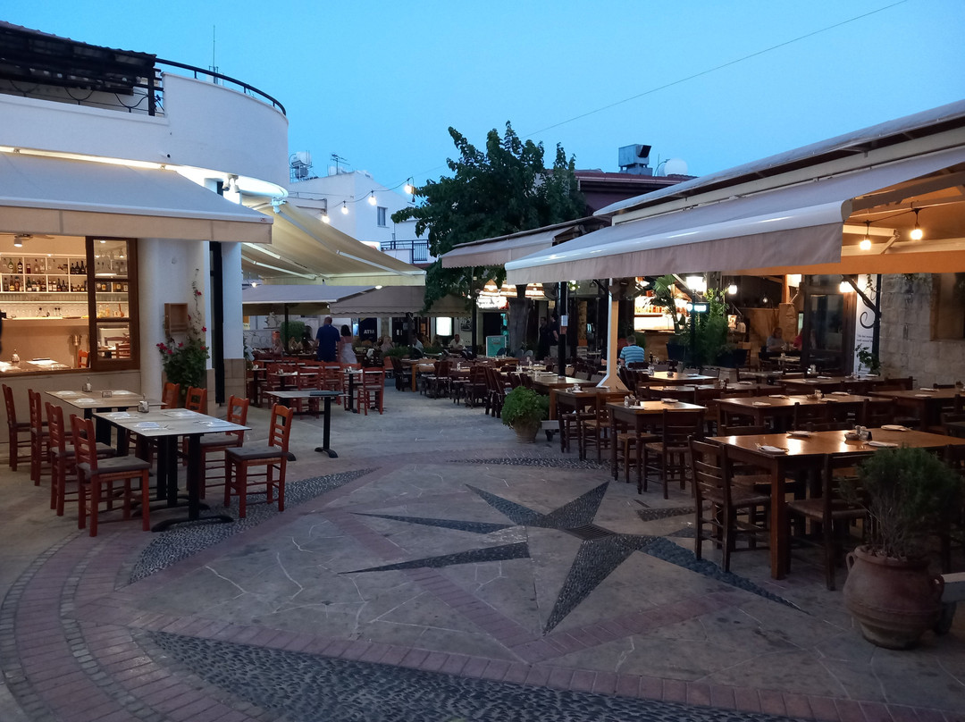 Pissouri Village Square-皮索里必去景点