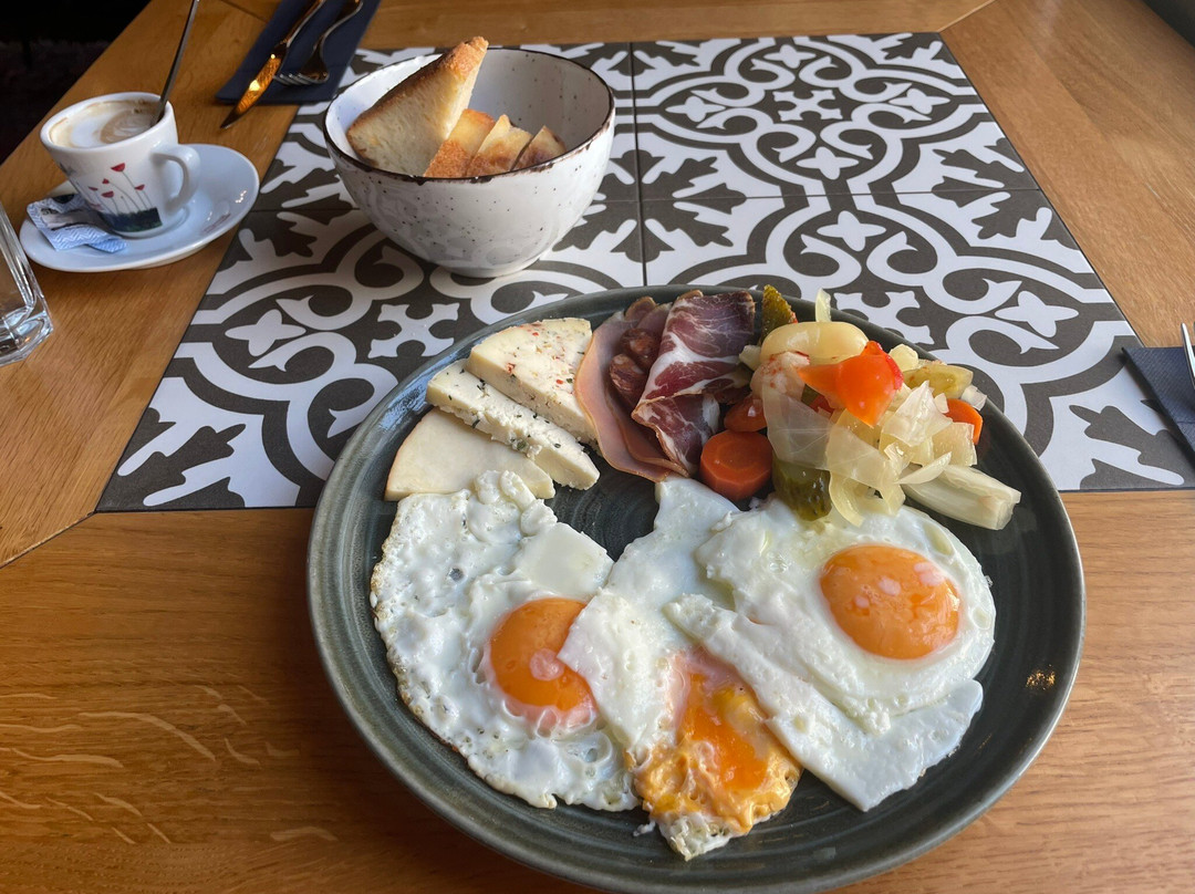 Domestic House Lola