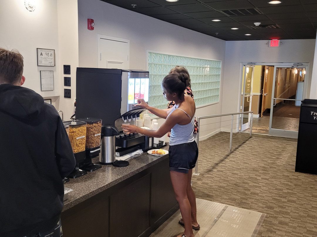 Bridgepointe Hotel and Marina主图