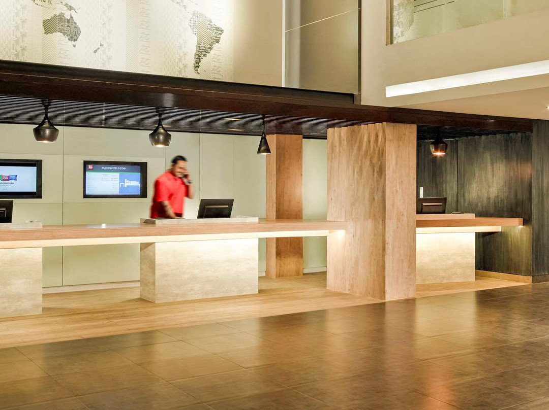 宜必思加丁塞尔彭酒店主图