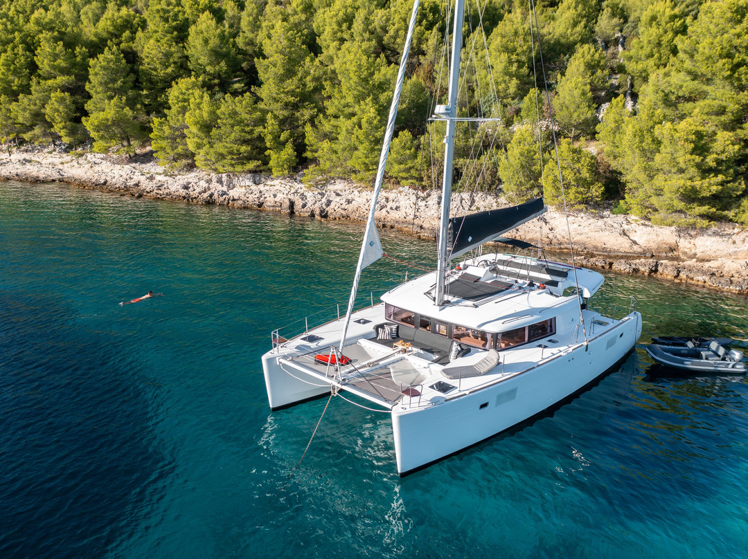 Crew Catamaran Falco Croatia-杜基拉必去景点