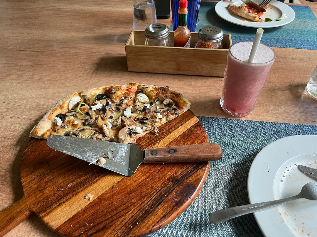 Lyfe Restaurant & Pizzeria