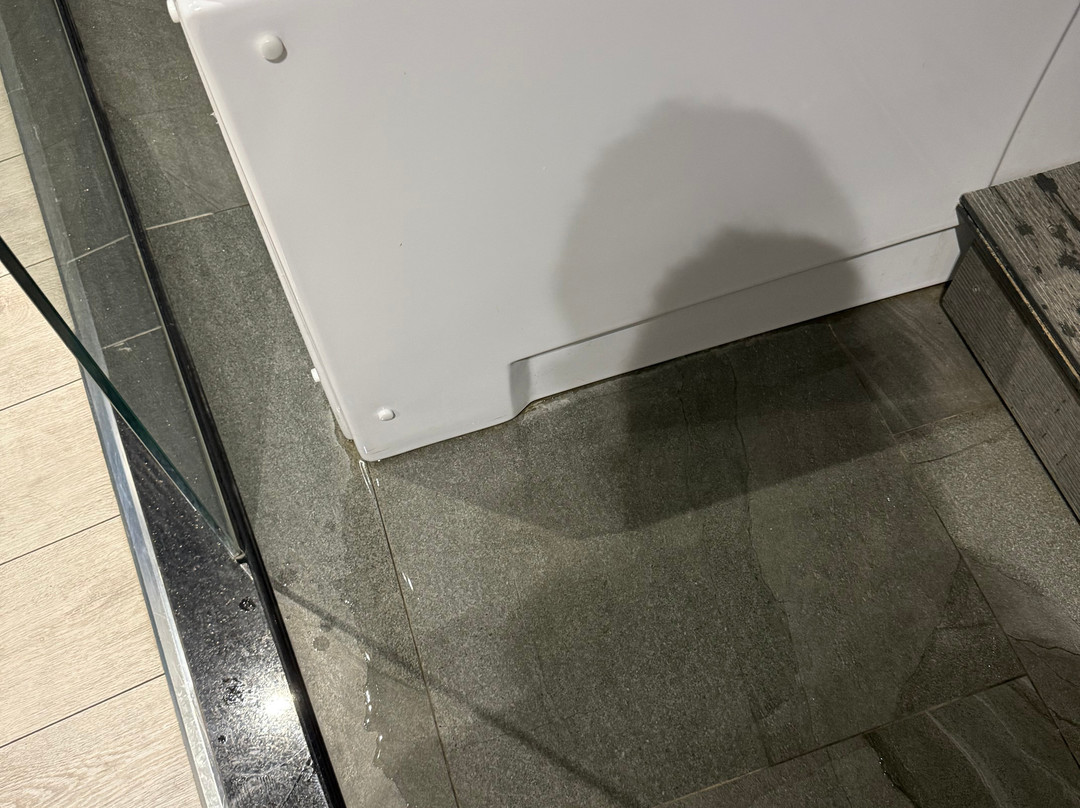 White Crown Hotel主图