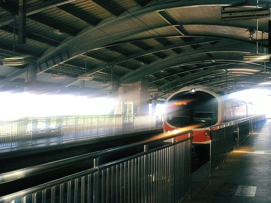 曼谷彩虹云宵酒店主图