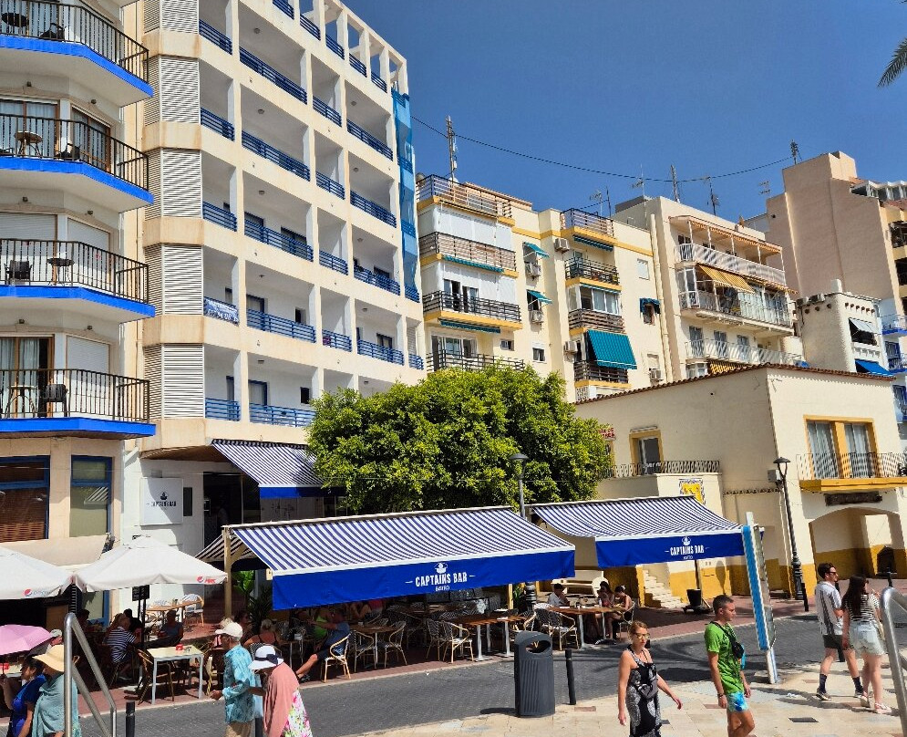 Captains Bar Bistro