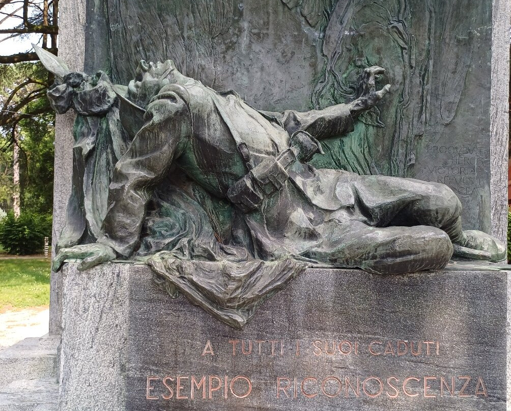 Monumento Ai Caduti-Mandello del Lario必去景点