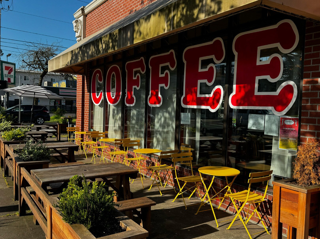 Moke's Coffee & Kitchen