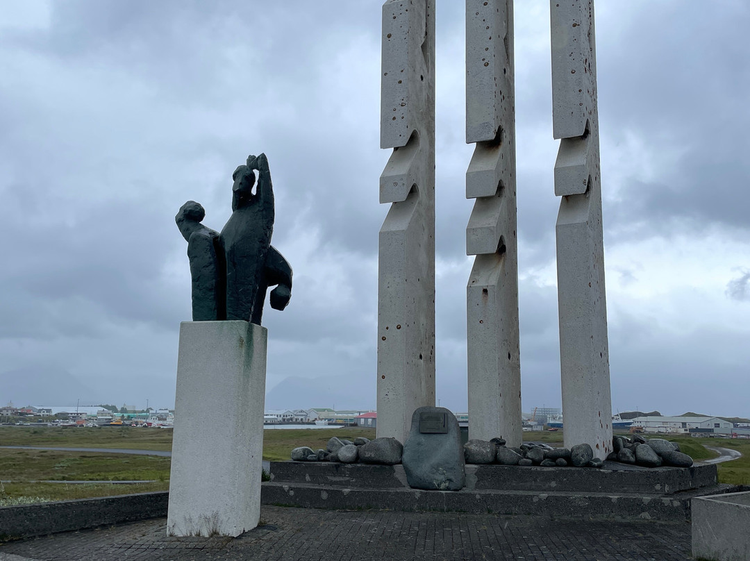 Höfn Universe Sculpture-赫本必去景点