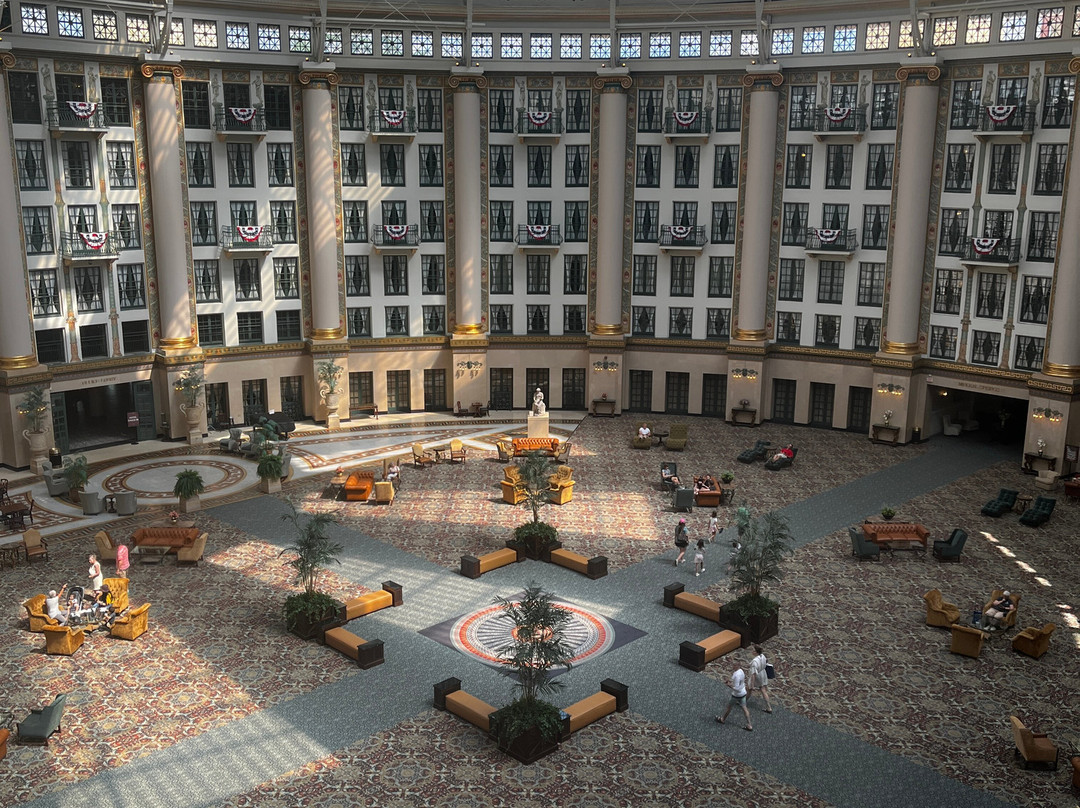 West Baden Springs Hotel主图