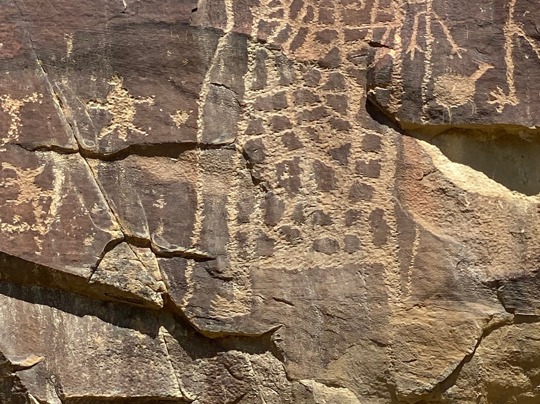 Legend Rock Petroglyph Site-瑟莫波利斯必去景点