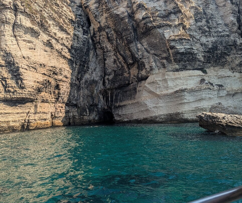 Bonifacio cliffs and caves-博尼法乔必去景点