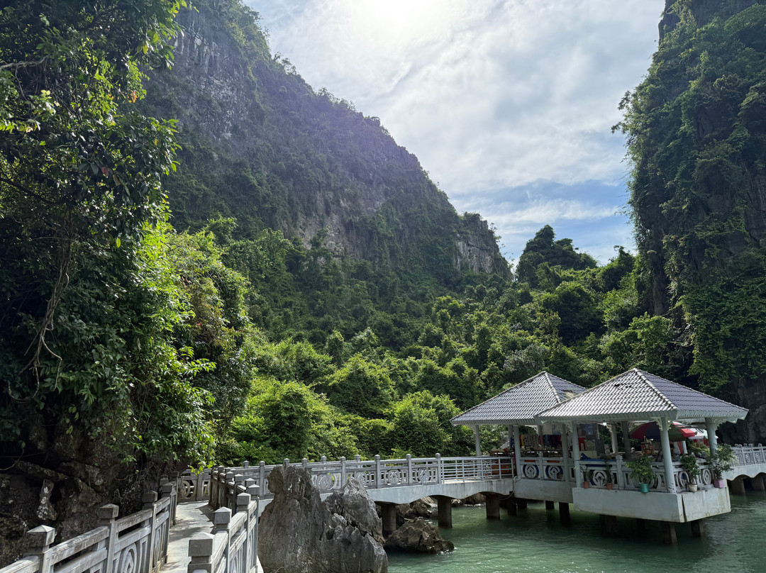 Catherine Cruises-下龙湾必去景点