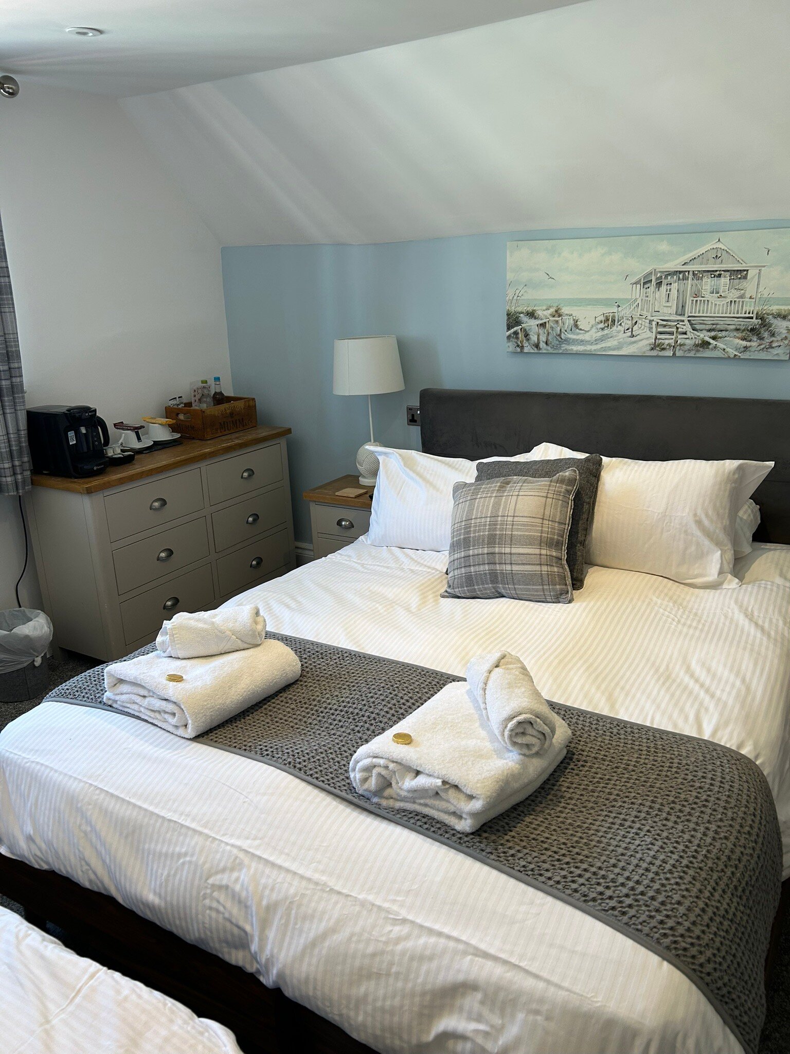 The White Lion-官方