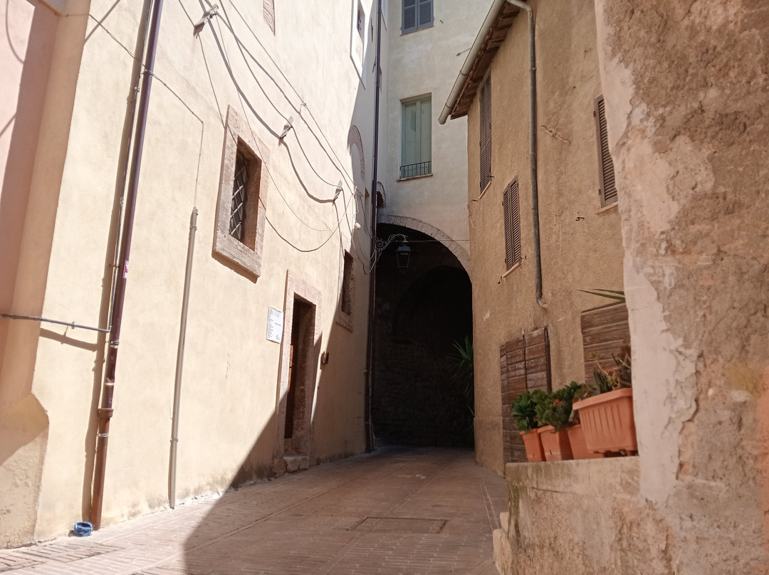 Portico Del Mostaccio-Trevi必去景点