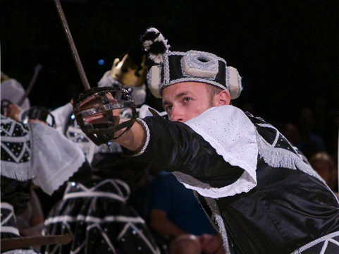 Moreska Sword Dancing-科尔丘拉镇必去景点