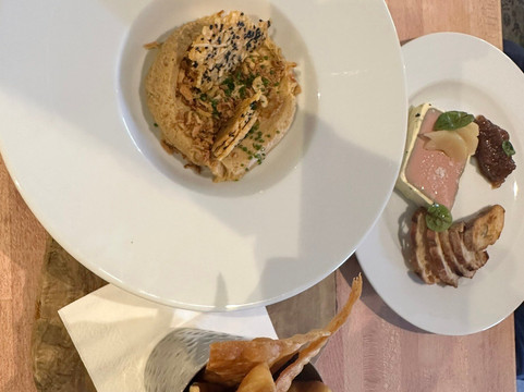 The Kingham Plough主图