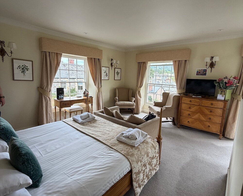 草边天鹅酒店主图