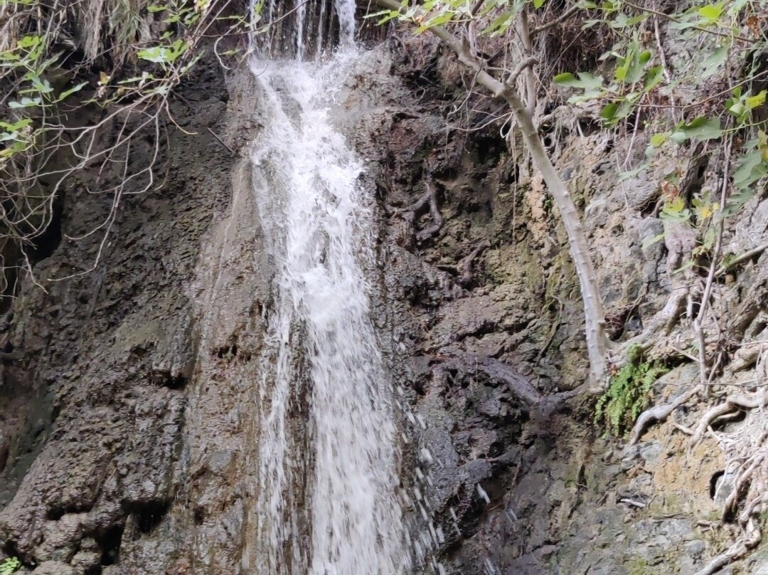 Green Valley Waterfalls-Trimiklini必去景点