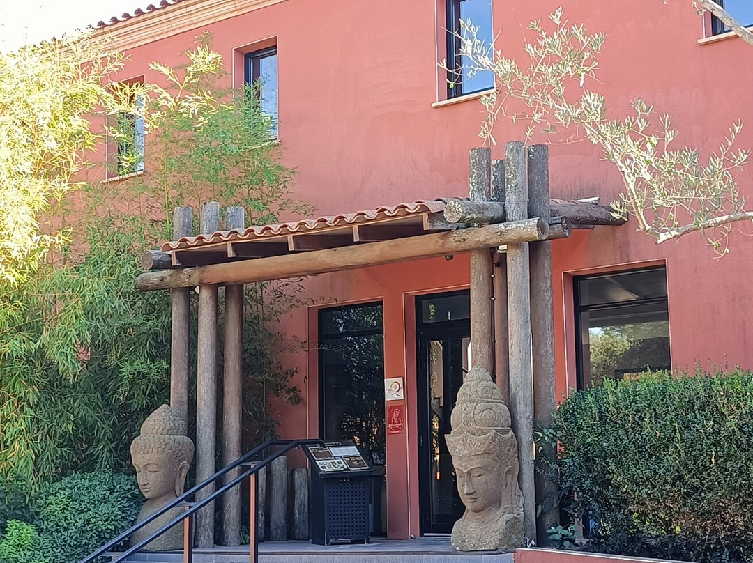 蒂斯尼酒店主图