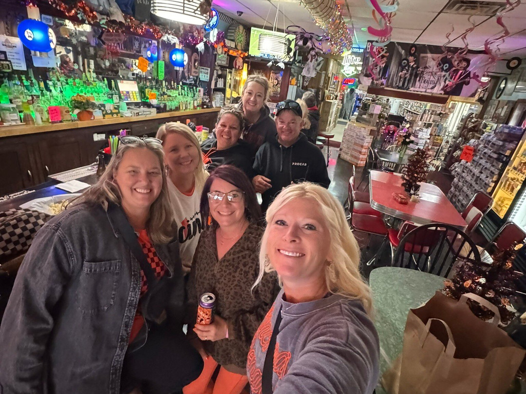 Salscheider’s Antique Bar & Liquor-Oconto Falls必去景点