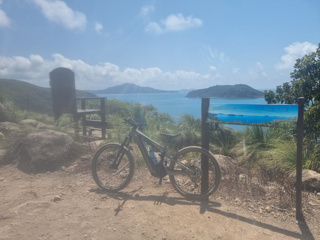 HI Trails HQ-汉密尔顿岛必去景点