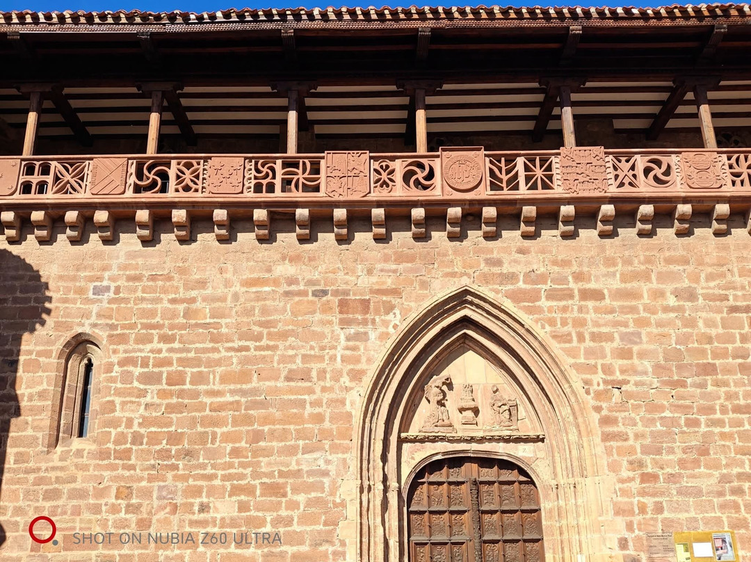 Iglesia Santa Maria la Mayor-艾斯卡拉伊必去景点