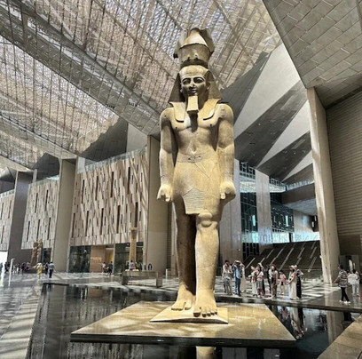 Three egy pyramids gate