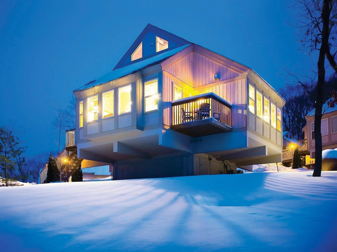 蓝绿圣诞山村阿森德度假酒店主图