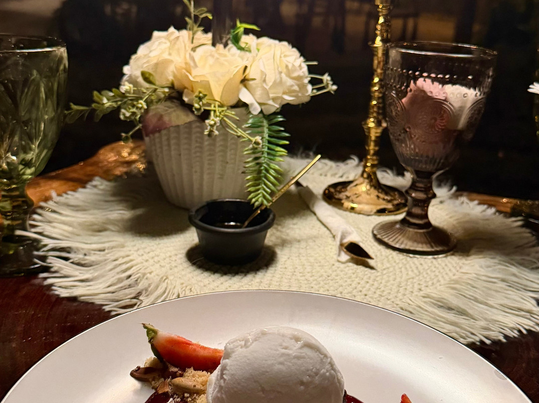 The Yellow Nest主图