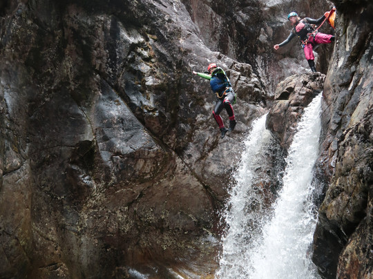 Cradle Mountain Canyons-摇篮山圣克莱尔湖国家公园必去景点