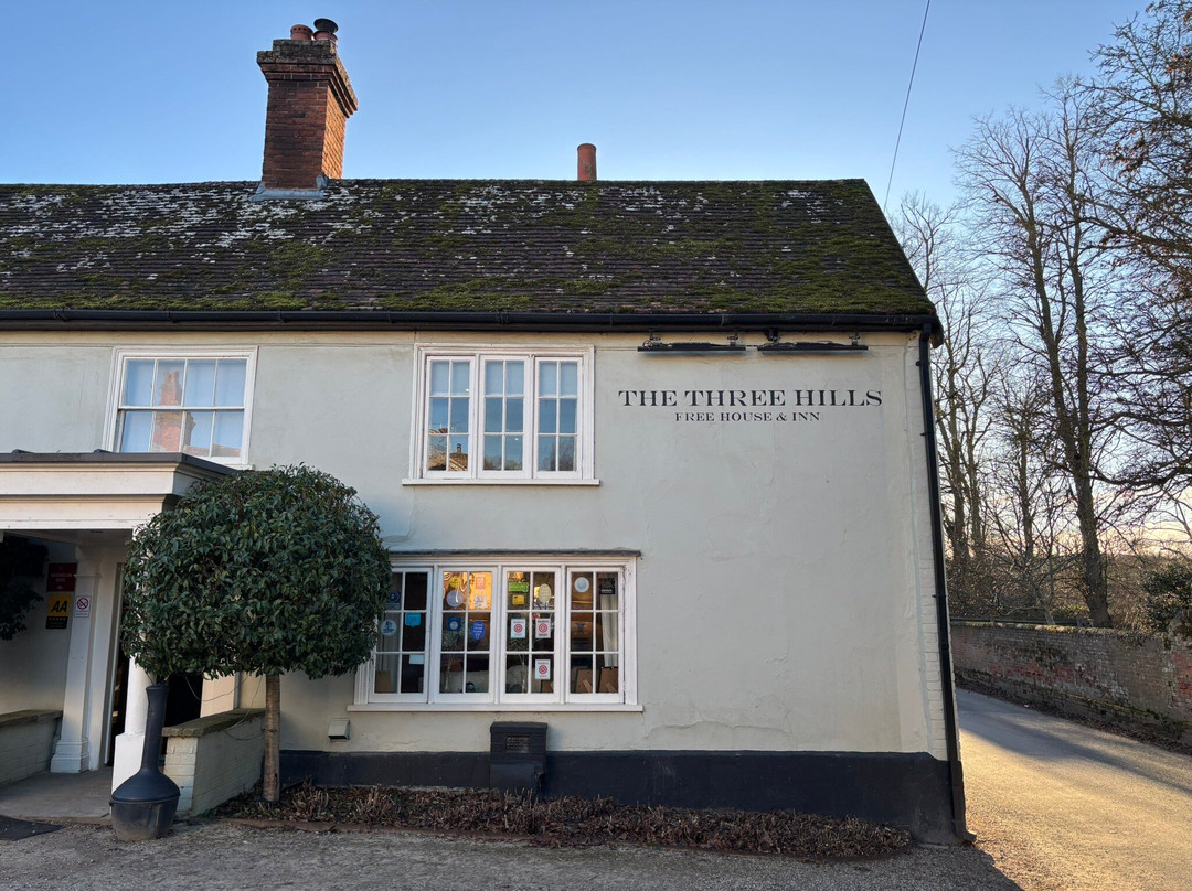 The Three Hills主图