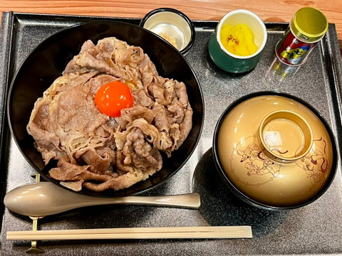 和牛専門 牛めし 前田優