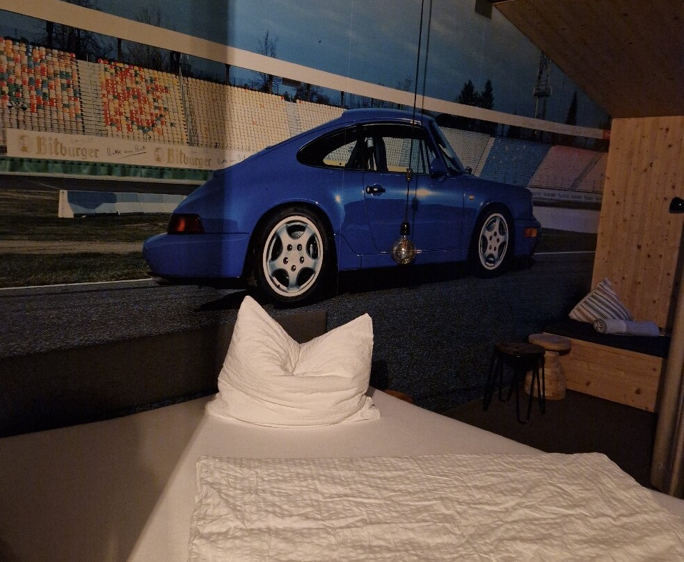 艾菲尔客房酒店主图