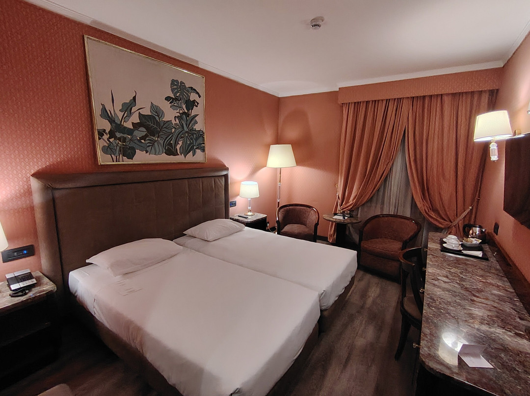 维多利亚大酒店主图