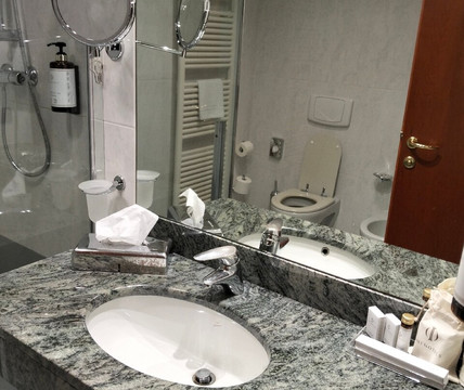 菲酒店骑士主图