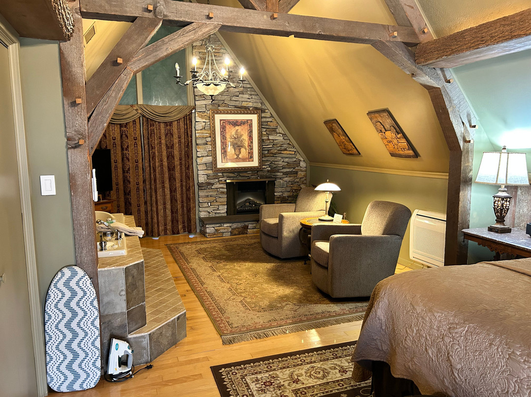 Twin Pine Manor Bed & Breakfast主图