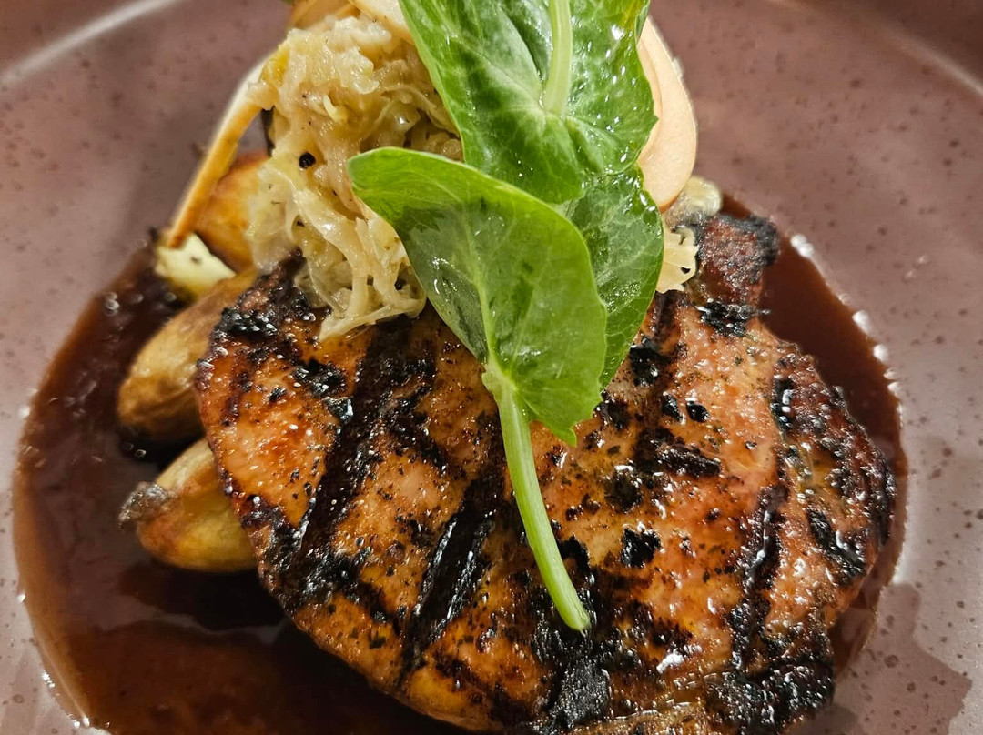 卡卡杜鳄鱼美居酒店主图