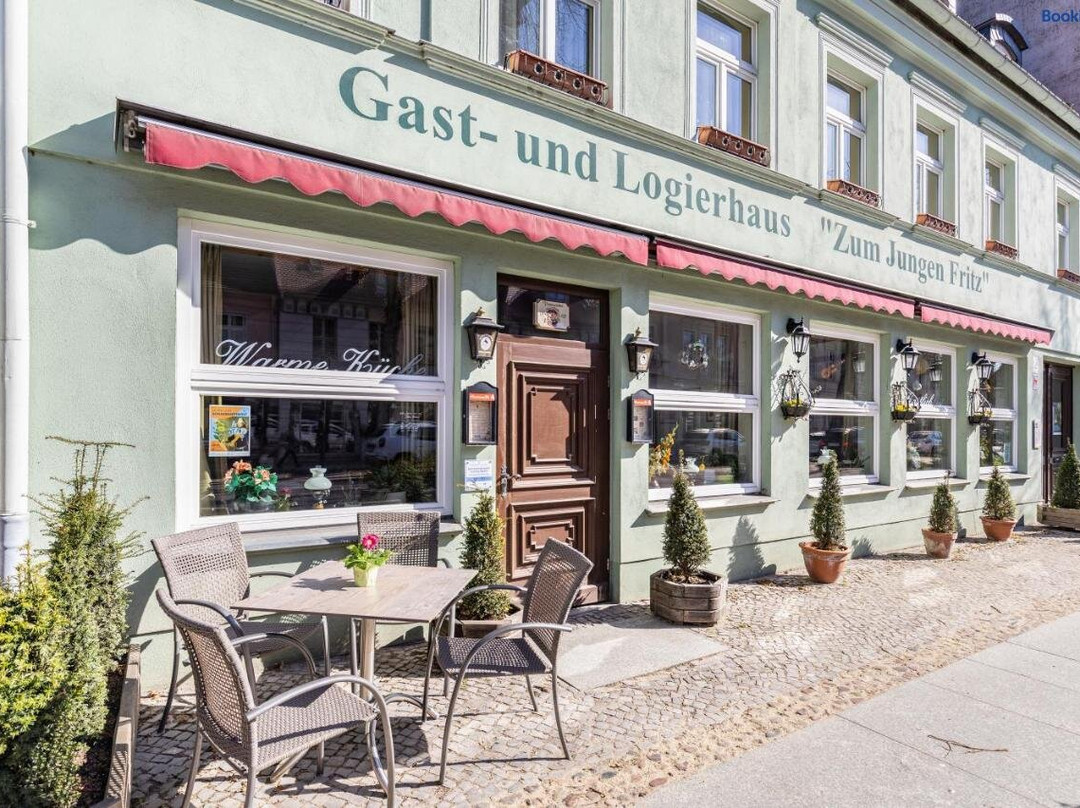 Rheinsberg酒店住宿-Gast- und Logierhaus "Zum Jungen Fritz"