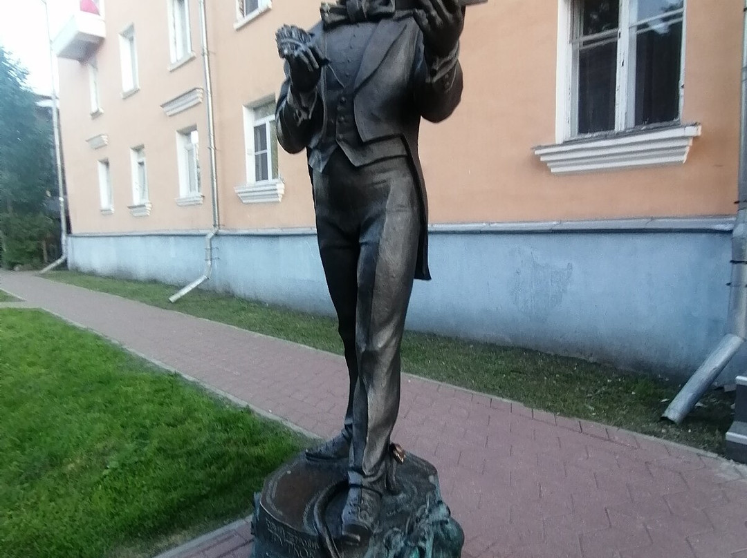 Kozma Prutkov Statue-阿尔汉格尔斯克必去景点
