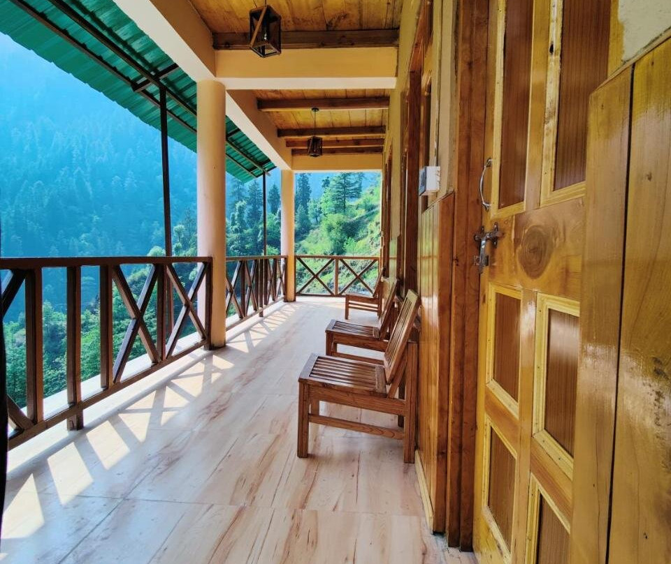 Yolo Hostel and Stays Sojha