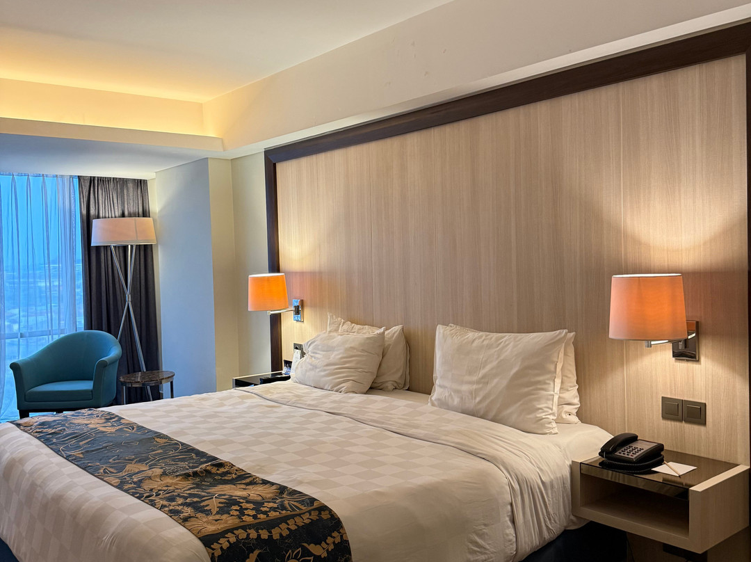 Pinnacle Apartment ( Louis Kienne )主图