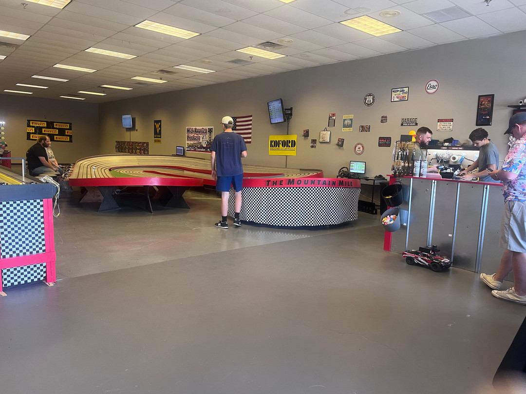 The Checkered Flag Slot Car and RC Complex-塞维尔维尔必去景点
