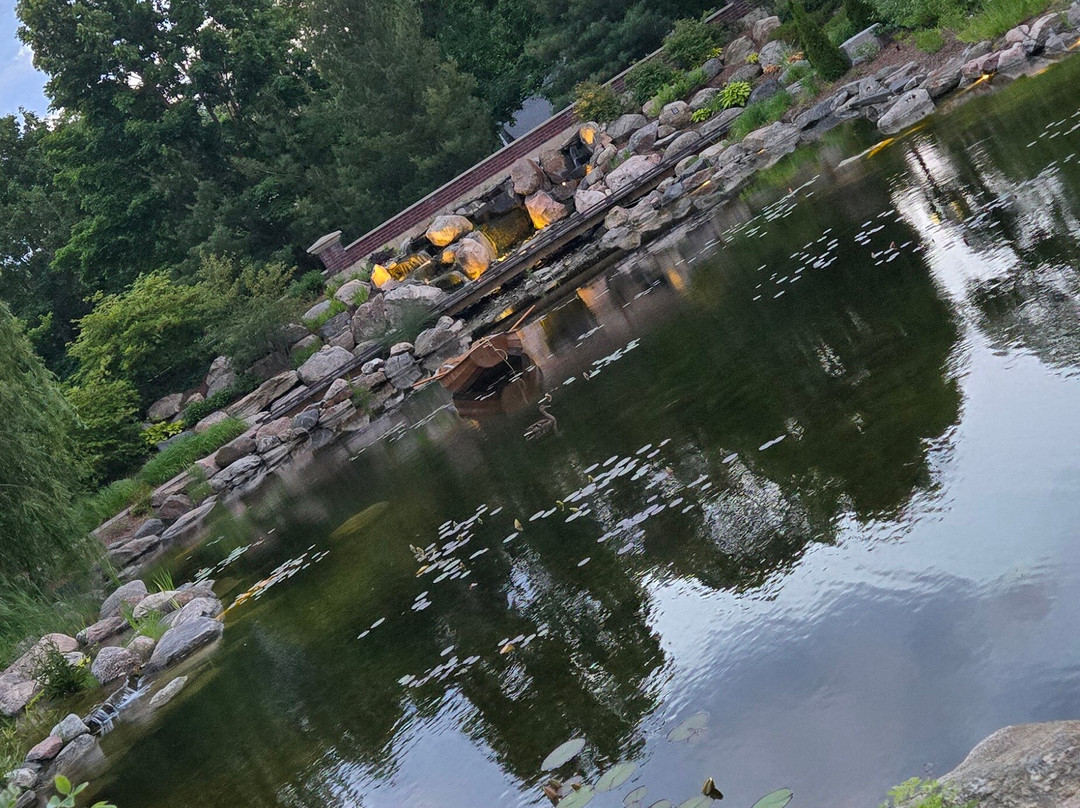 Pillar and Post主图