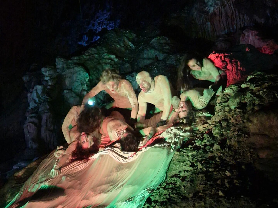 Hell in the Cave-卡斯特拉纳格罗泰必去景点